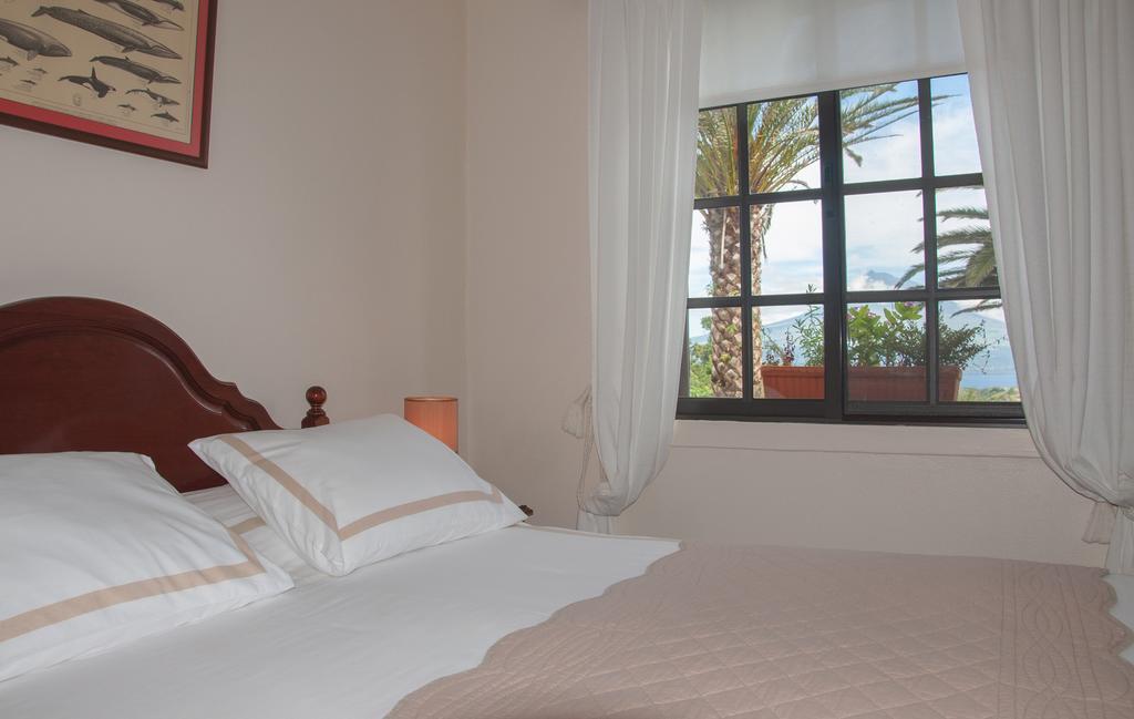 Bed and Breakfast Vila Belgica Horta  Zimmer foto