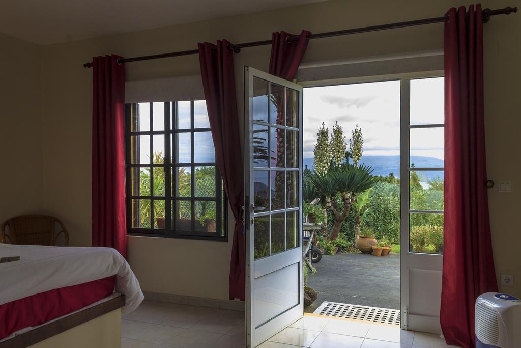 Bed and Breakfast Vila Belgica Horta  Zimmer foto